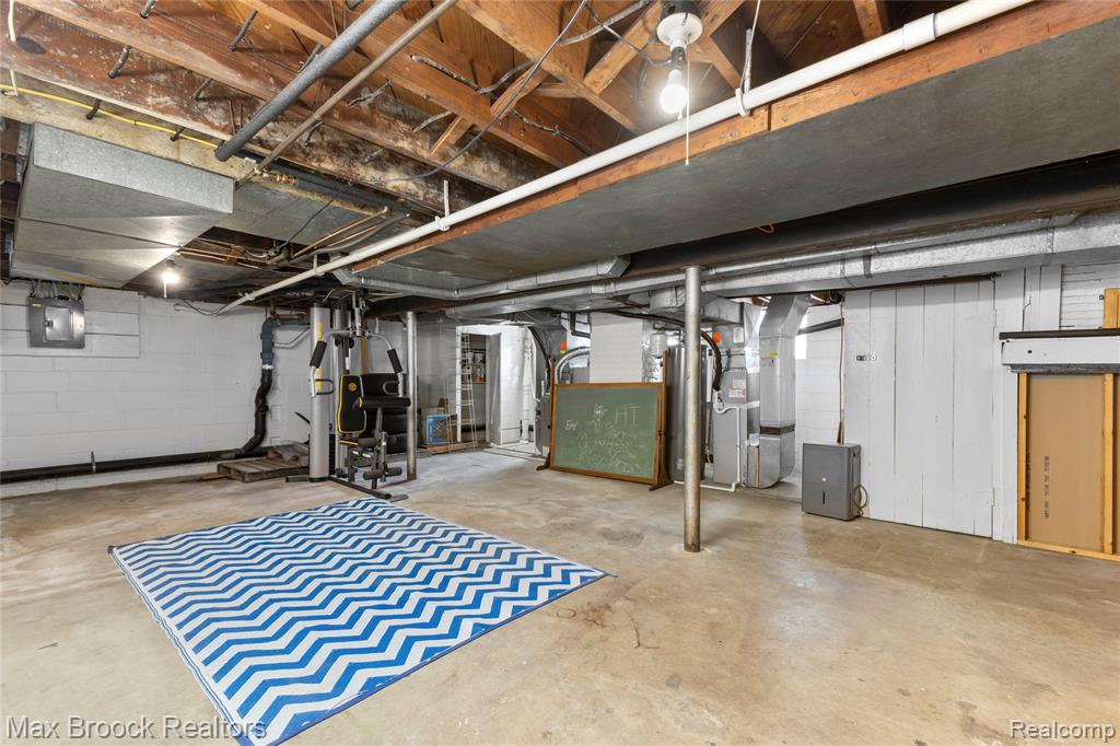 2222 Montroyal Avenue Property Photo 33