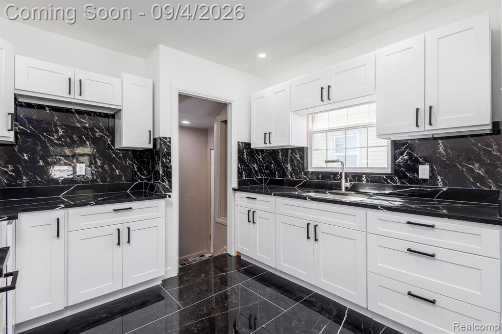 8076 Stahelin Avenue Property Photo 11