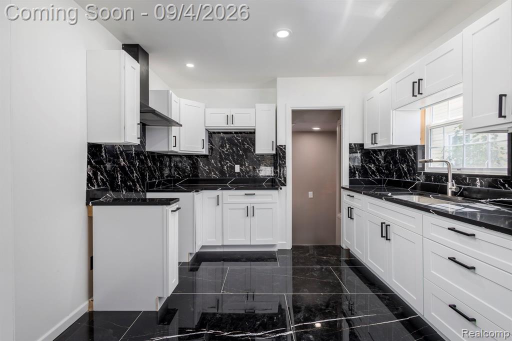 8076 Stahelin Avenue Property Photo 14
