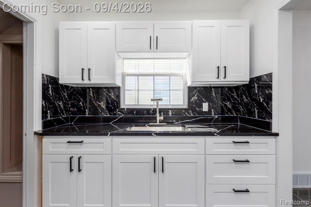 8076 Stahelin Avenue Property Photo 16