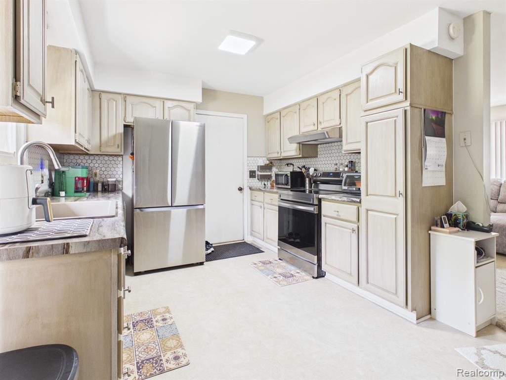 4411 Huckleberry Circle Property Photo 9