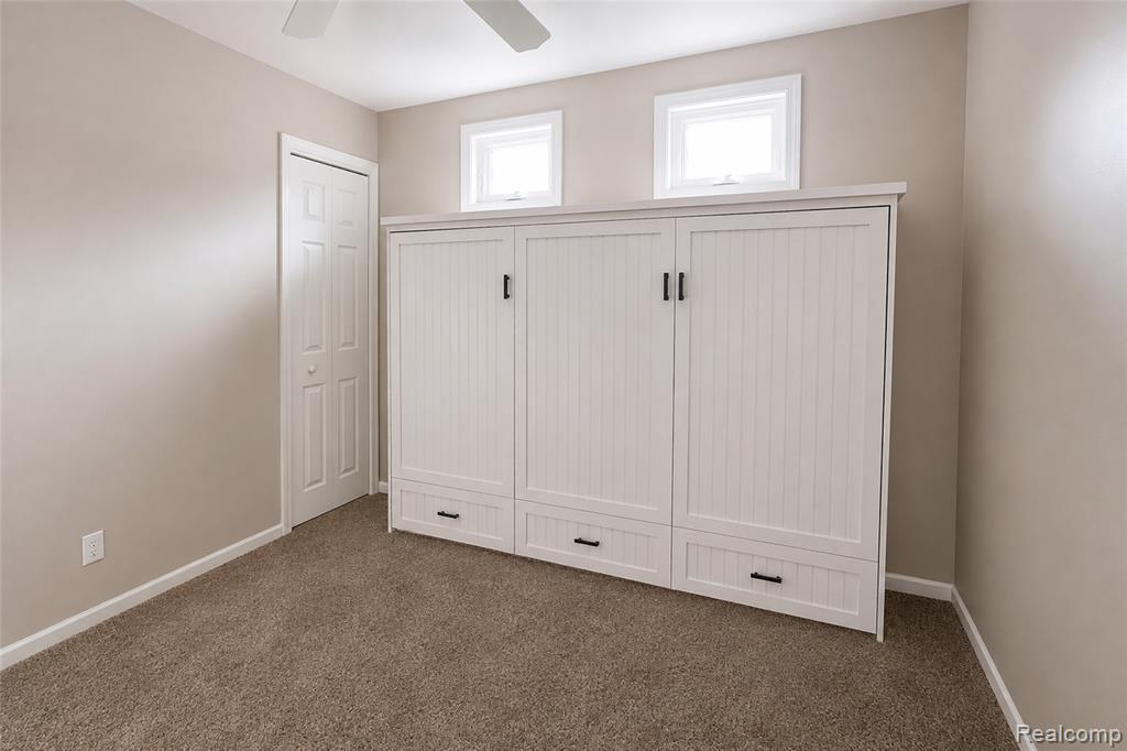 7122 Ben Franklin Drive Property Photo 9