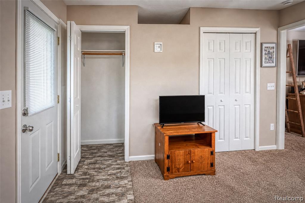 7122 Ben Franklin Drive Property Photo 10