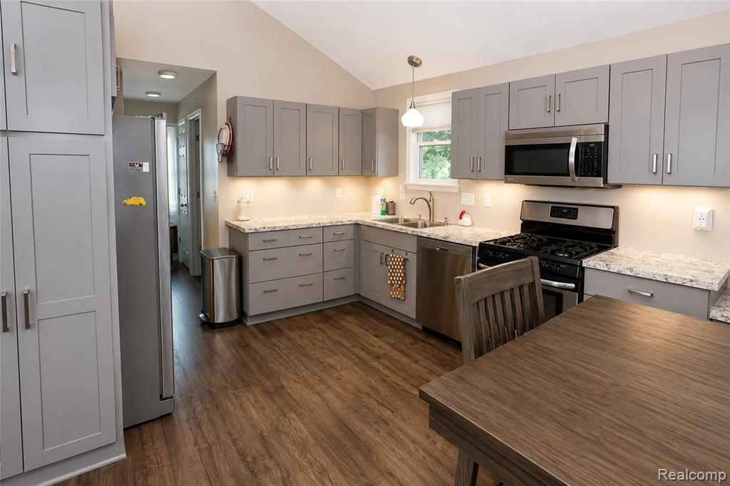 7122 Ben Franklin Drive Property Photo 15