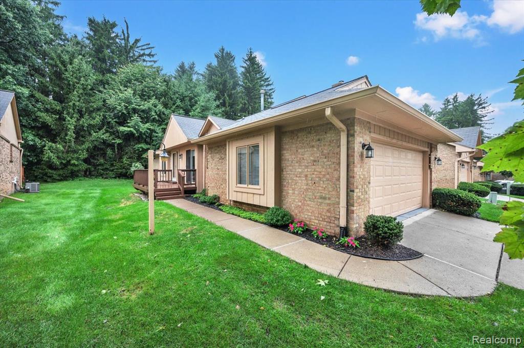 22300 River Ridge Trail Property Photo 2