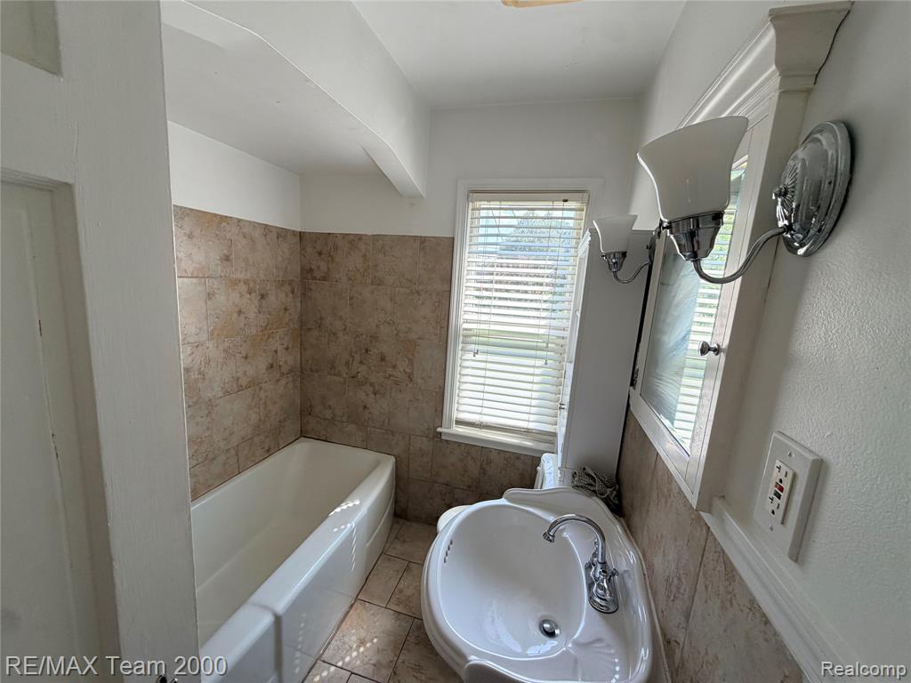 23011 Oak Street Property Photo 3