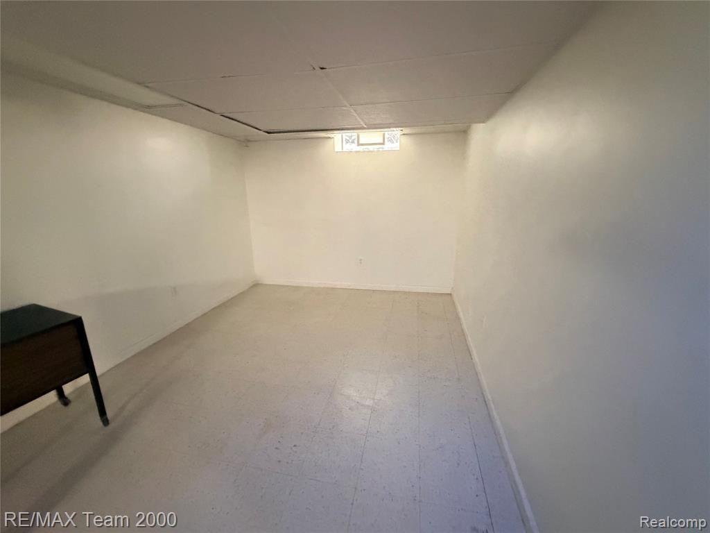 23011 Oak Street Property Photo 8