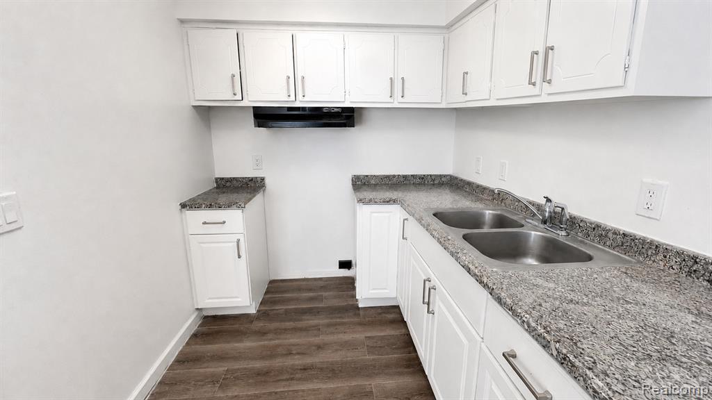 11360 Wyoming Avenue Property Photo 6