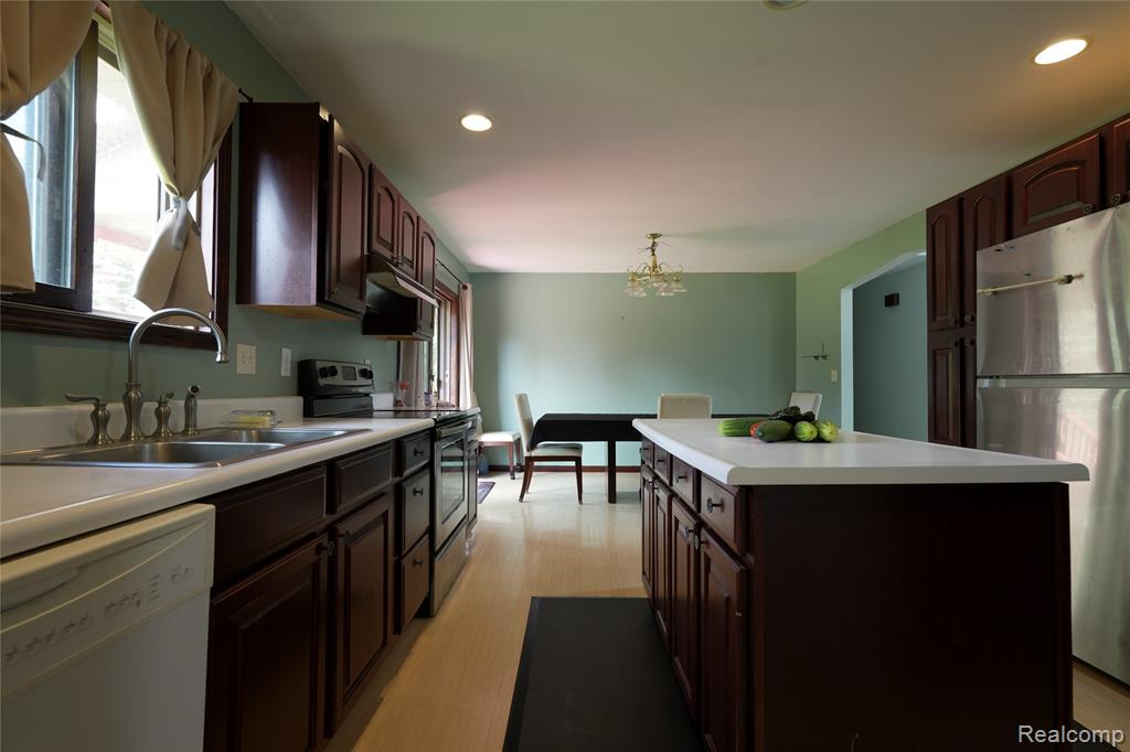2392 Davis Road Property Photo 5