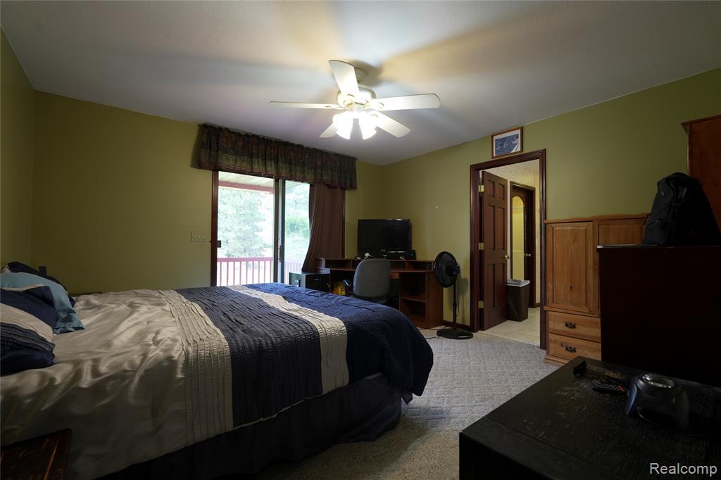 2392 Davis Road Property Photo 9