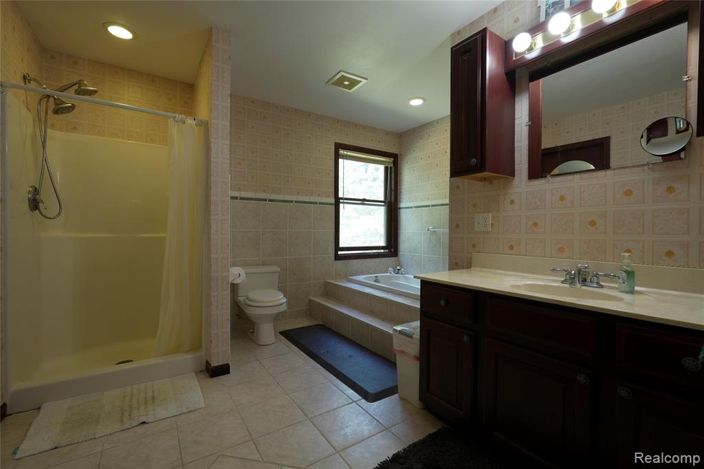 2392 Davis Road Property Photo 10