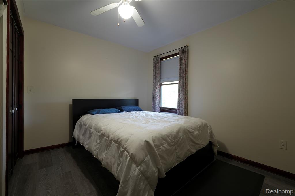2392 Davis Road Property Photo 11