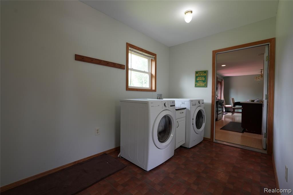 2392 Davis Road Property Photo 16