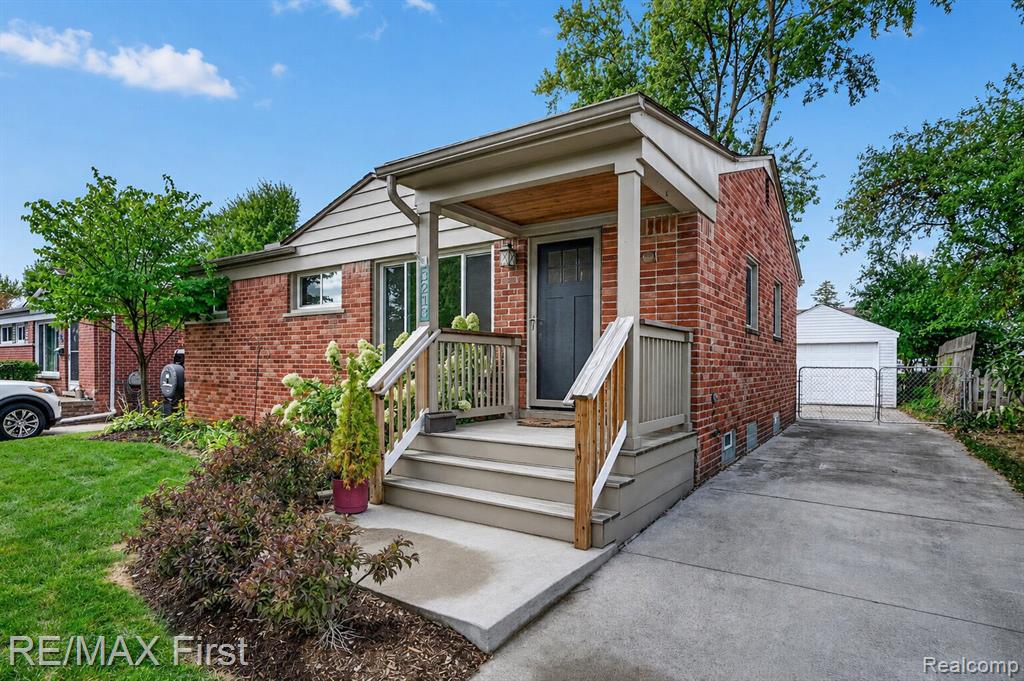 3213 Maplewood Avenue Property Photo 1