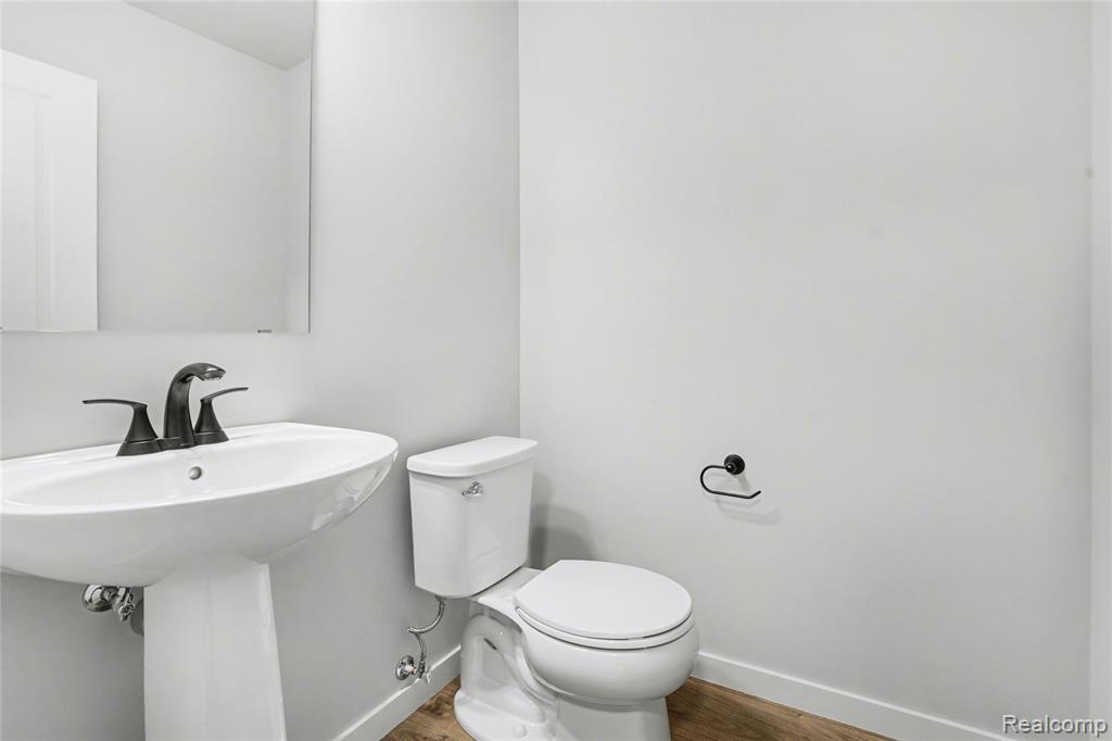 6142 Noel Drive Property Photo 8