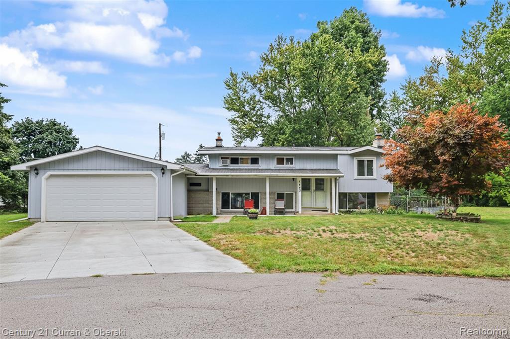 1869 Middle Trail Road Property Photo 1