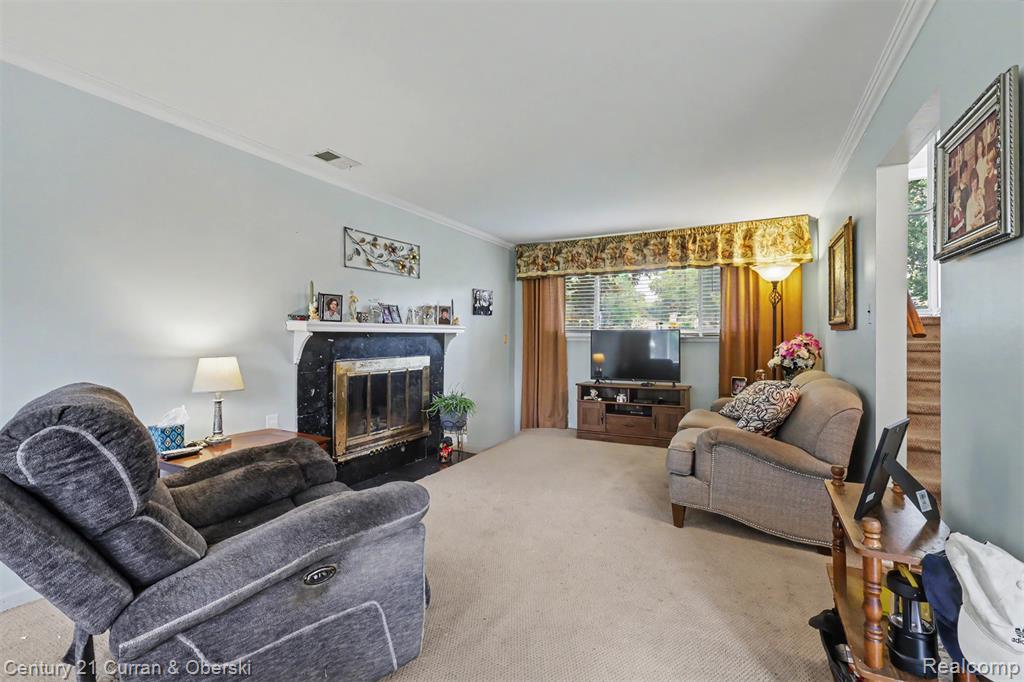 1869 Middle Trail Road Property Photo 6