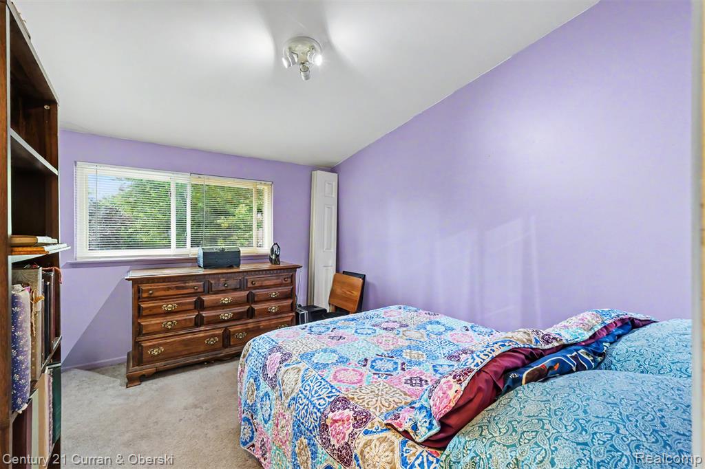 1869 Middle Trail Road Property Photo 10