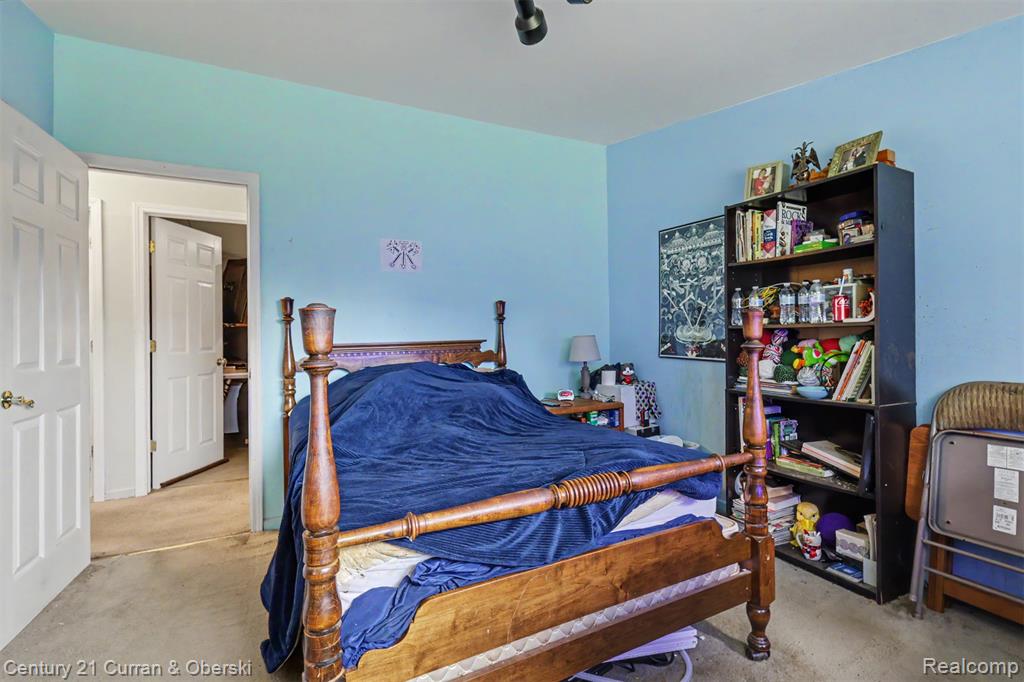 1869 Middle Trail Road Property Photo 14