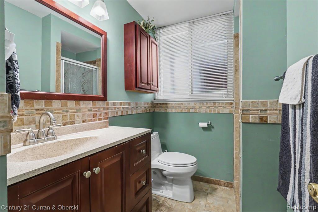 1869 Middle Trail Road Property Photo 16