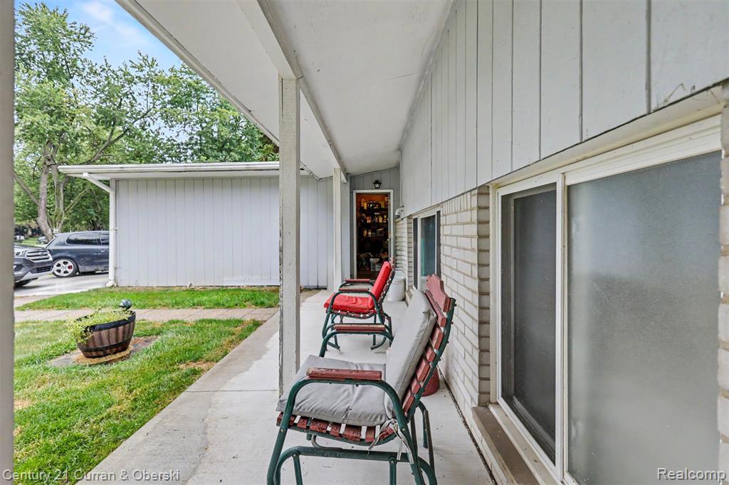 1869 Middle Trail Road Property Photo 18