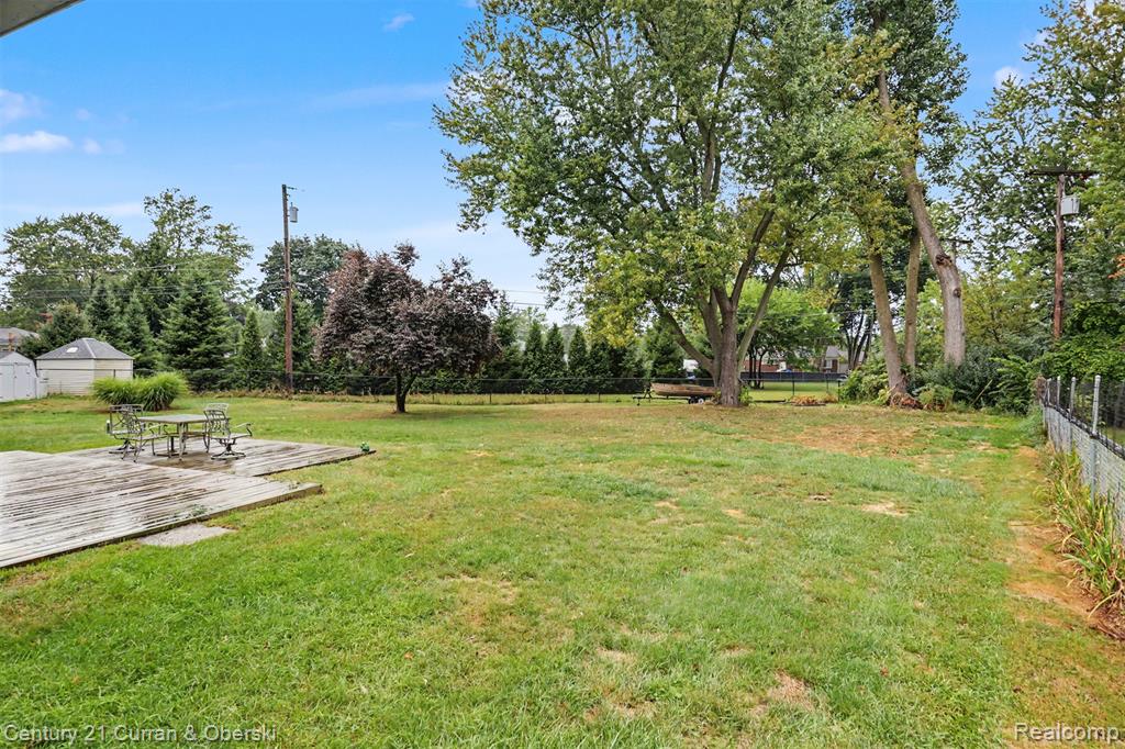 1869 Middle Trail Road Property Photo 22
