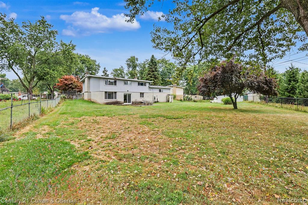 1869 Middle Trail Road Property Photo 23