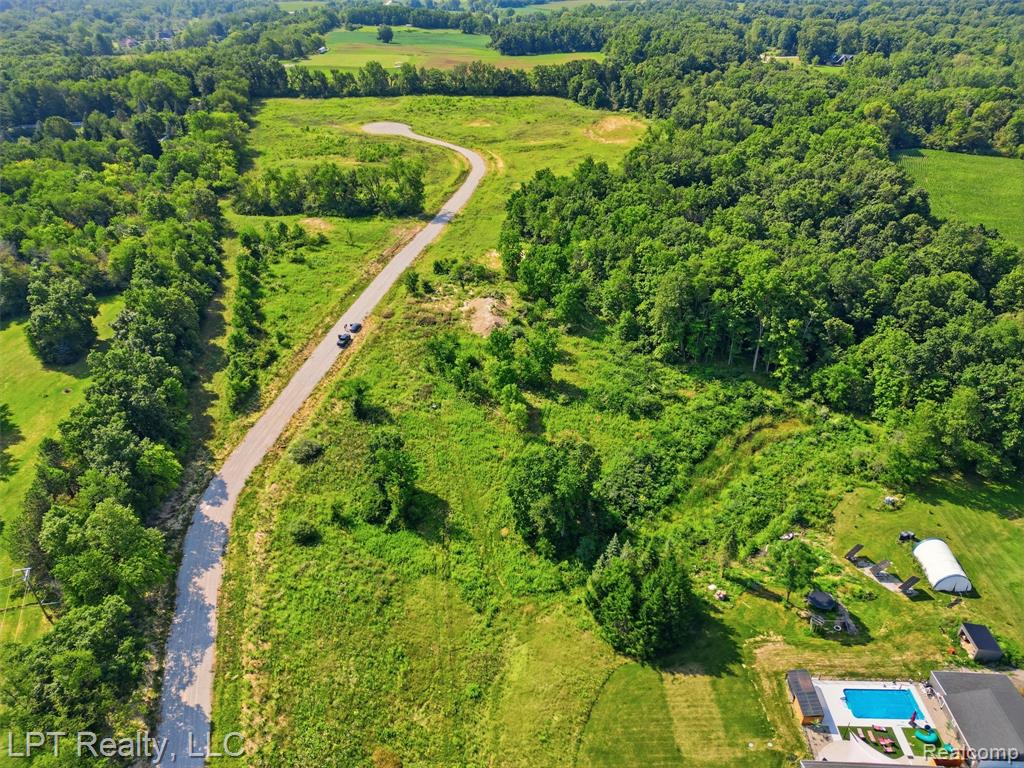 9551 Creekside Drive Property Photo 10