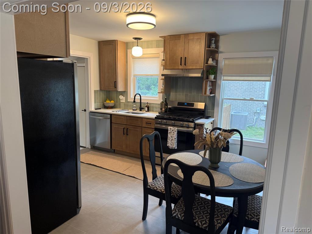347 S Marias Avenue Property Photo 5
