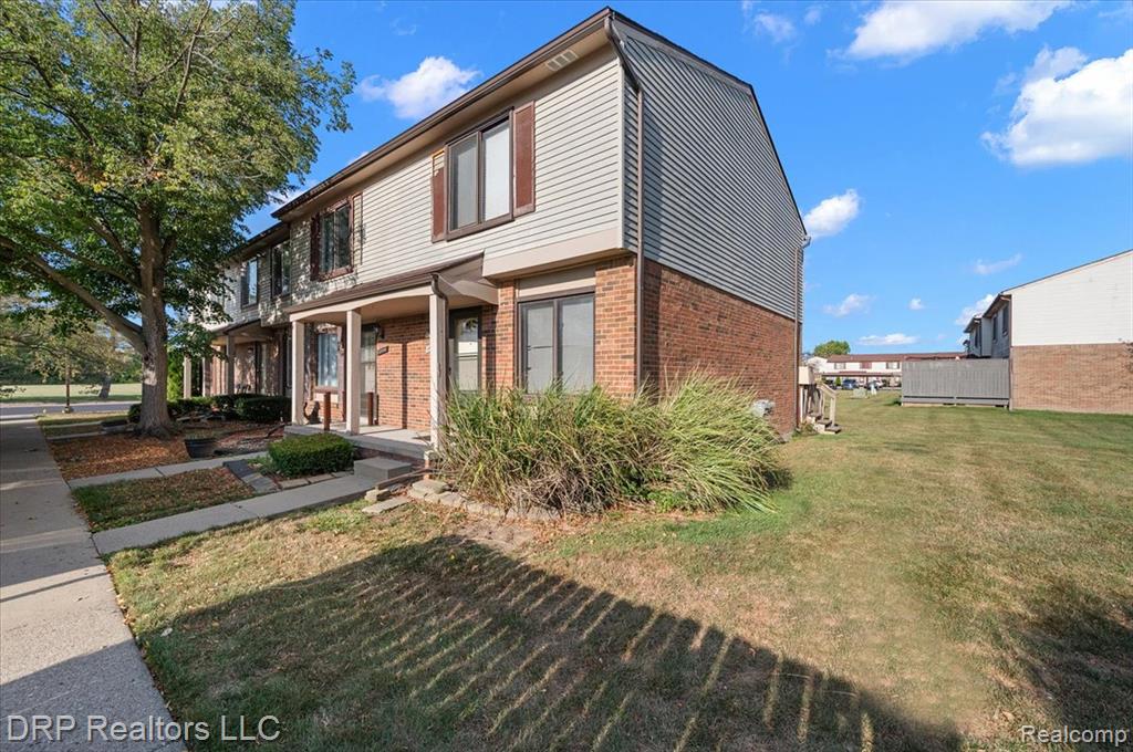 16994 Kingsbrooke Drive Property Photo 4
