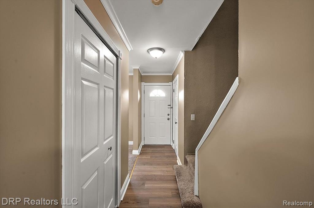 16994 Kingsbrooke Drive Property Photo 6