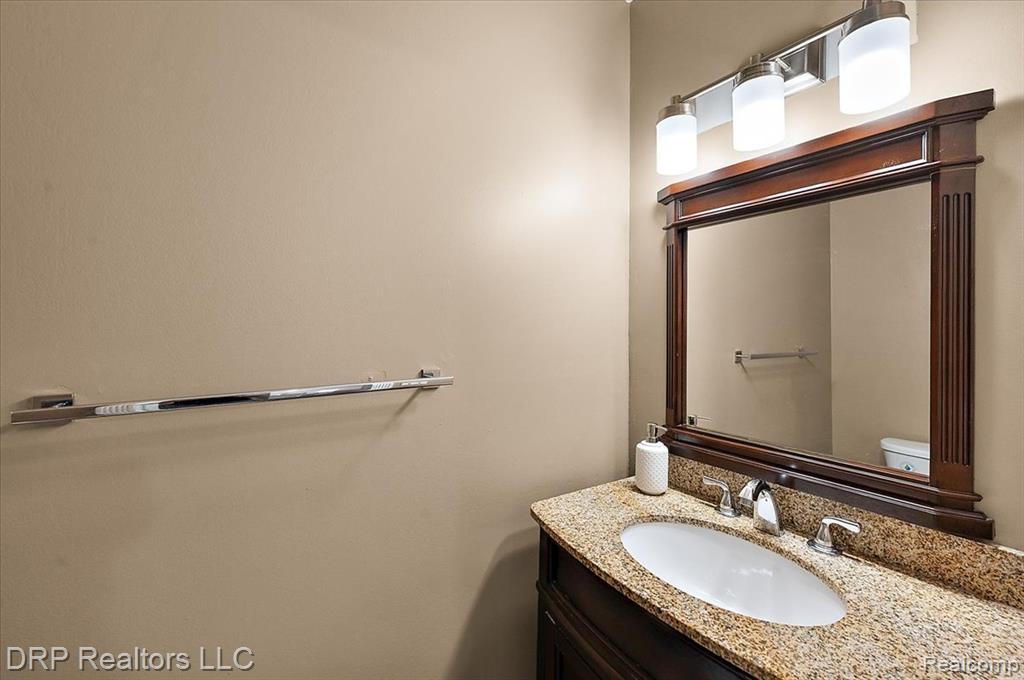 16994 Kingsbrooke Drive Property Photo 7
