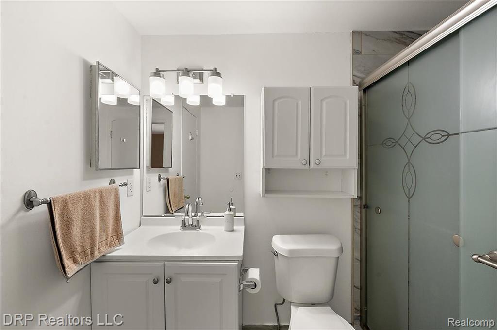 16994 Kingsbrooke Drive Property Photo 23