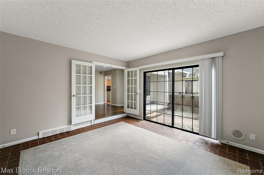 7139 Creeks Crossing Property Photo 4