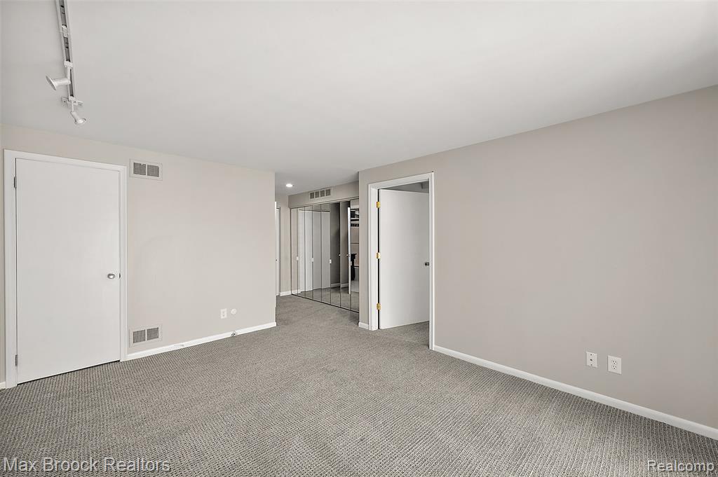 7139 Creeks Crossing Property Photo 16