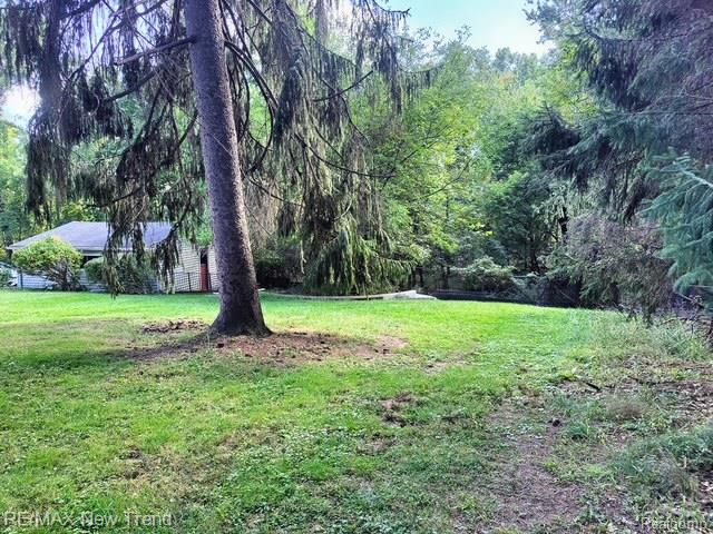 8715 N Wayne Road Property Photo 2