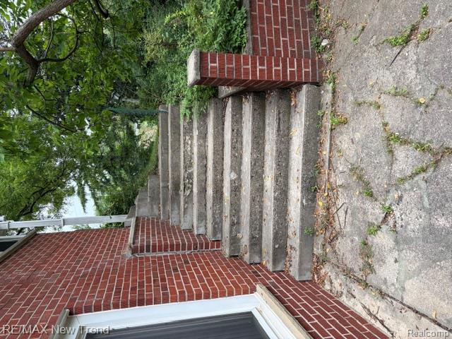 8715 N Wayne Road Property Photo 5