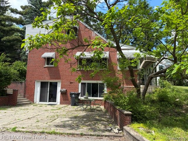 8715 N Wayne Road Property Photo 6