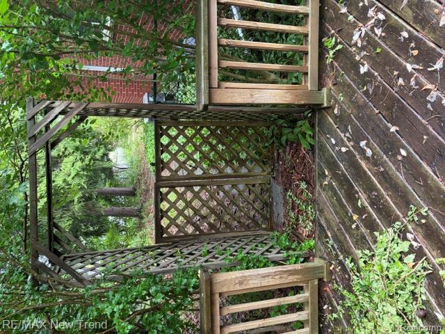 8715 N Wayne Road Property Photo 10
