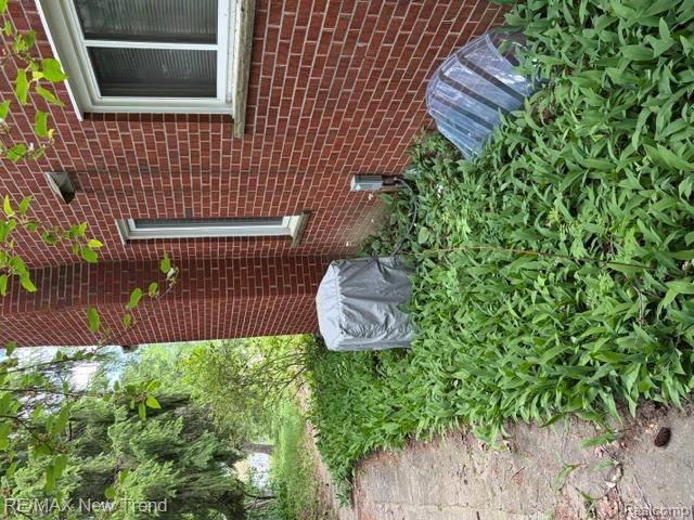 8715 N Wayne Road Property Photo 11