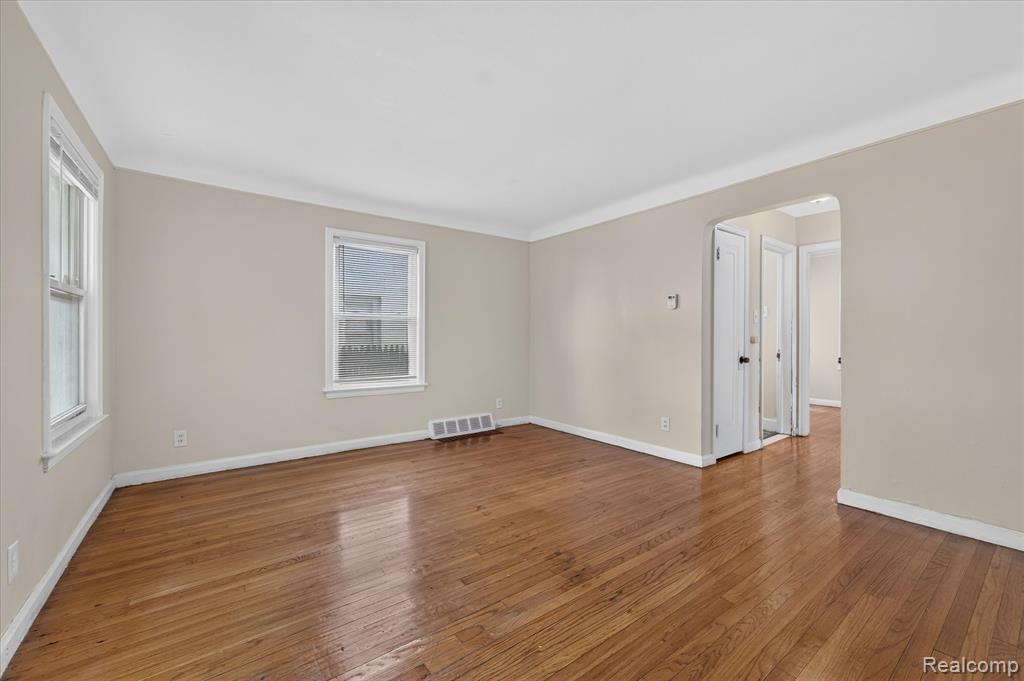5260 University Place Property Photo 1