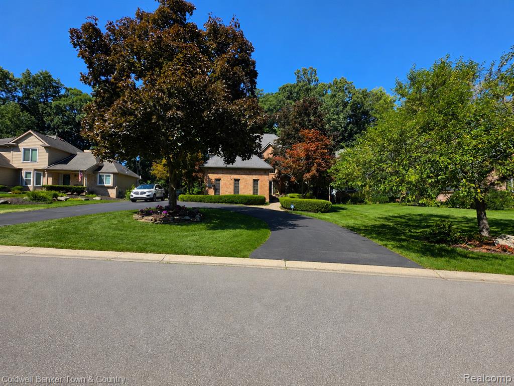 5555 Bentwood Lane Property Photo 1