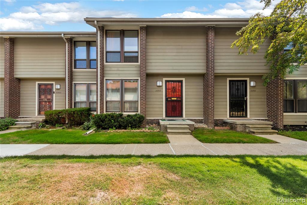 20937 Sherman Avenue Property Photo 1