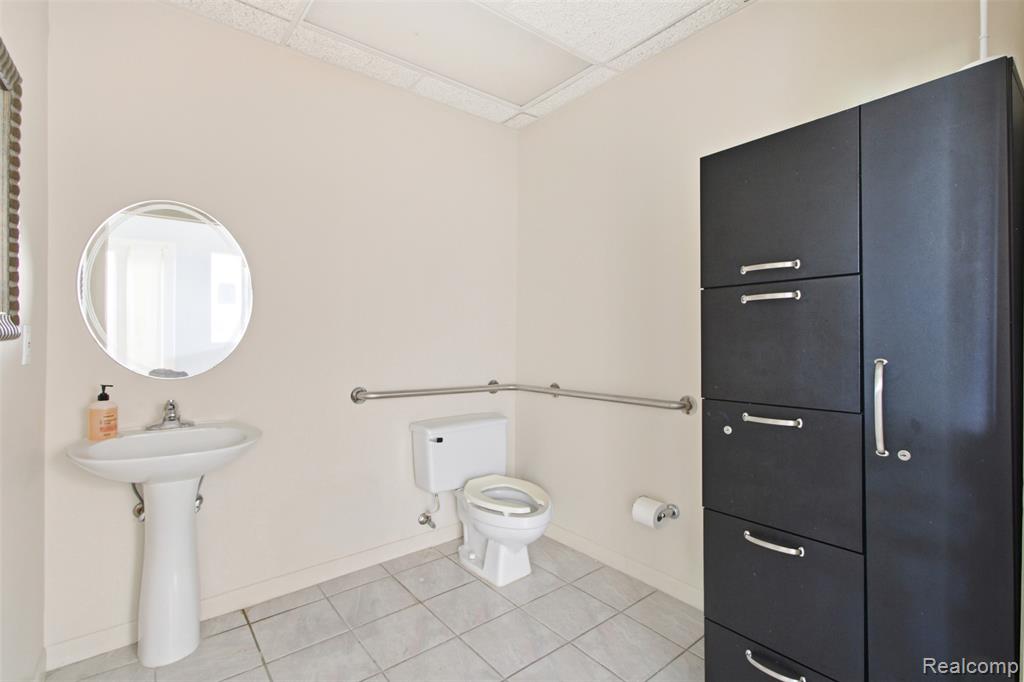 8596 N Canton Center Road Property Photo 11