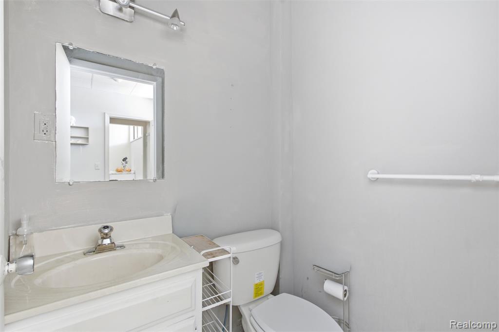 8596 N Canton Center Road Property Photo 13