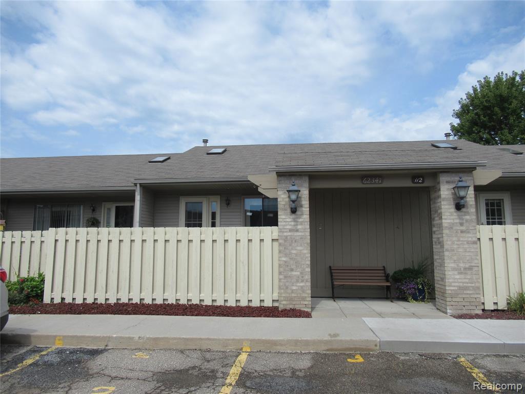 62341 Arlington Circle Property Photo 1
