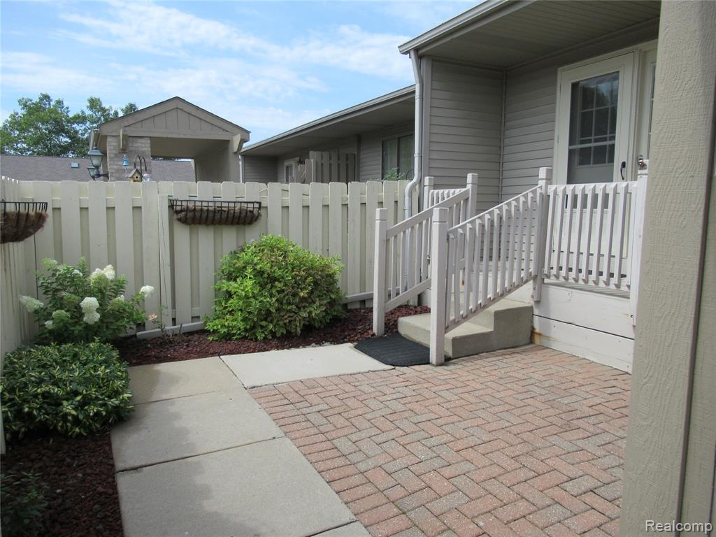 62341 Arlington Circle Property Photo 2