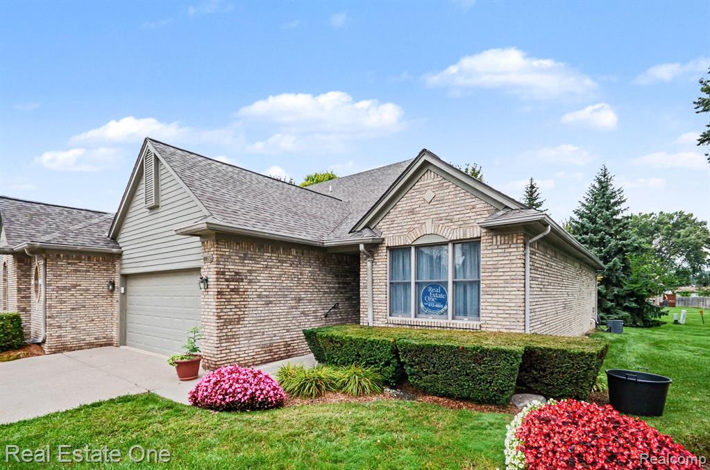 4469 Firethorn Court Property Photo 3