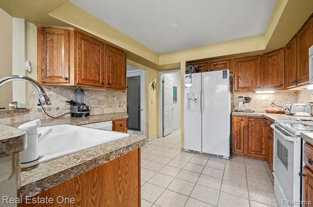 4469 Firethorn Court Property Photo 9