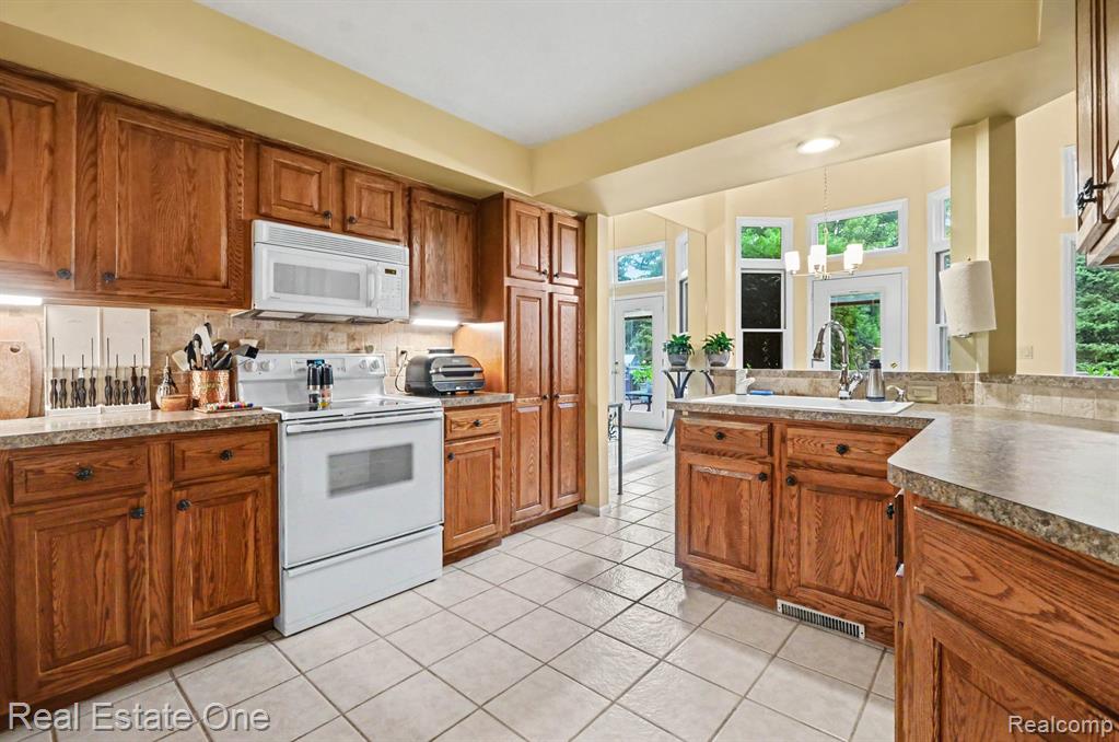 4469 Firethorn Court Property Photo 11